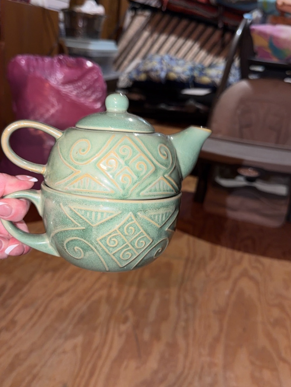 Green Ceramic Teapot and Teacup Set - Intricate Raised Pattern